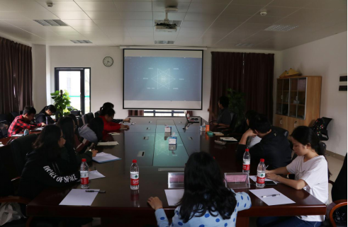 我院举办“大气团”学生骨干专项发展讲座 ——如何做好新闻摄影工作