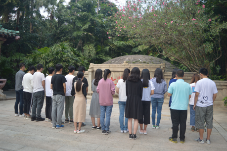 时代变幻，精神永存——我院2015级应用气象班祭拜烈士陵园