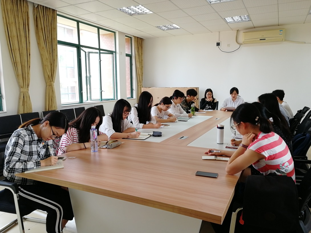 我院广州校区东校园学生党支部召开组织生活会 传达学习贯彻全国“两会”精神和学校春季工作会议精神