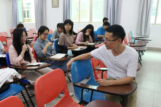 “确定过眼神，可做好新闻”——我院2018年春季学期第二次新闻培训会在珠海校区举行