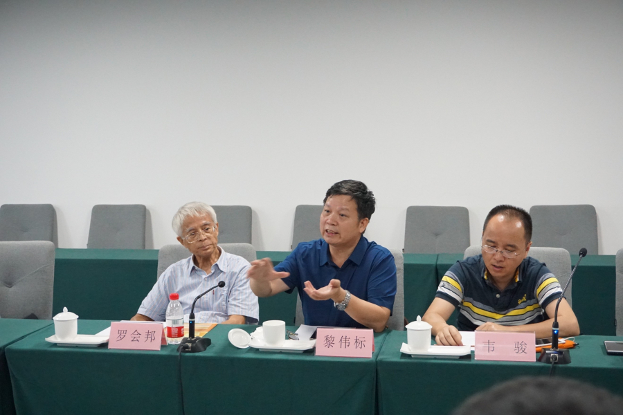 黎伟标副院长介绍学院发展情况