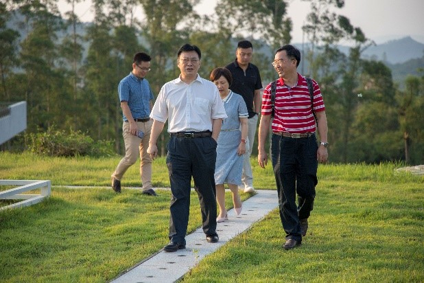 与会领导考察增城国家基准气候站、开放实验站增城基地，参观我院环境气象综合观测车