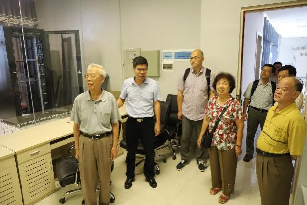 走访组参观阳江市气象局