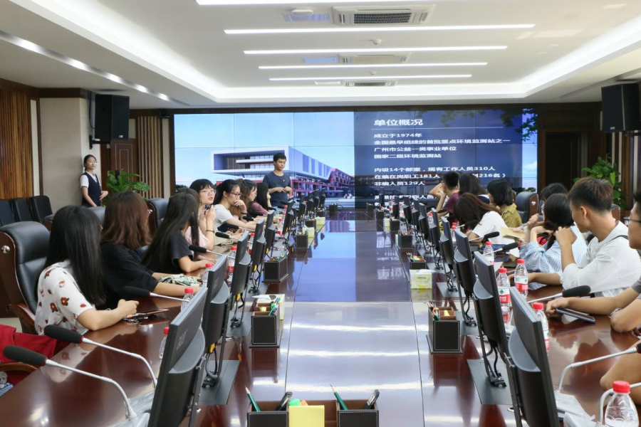校友张金谱向我院师生讲解广州市环境监测中心概况