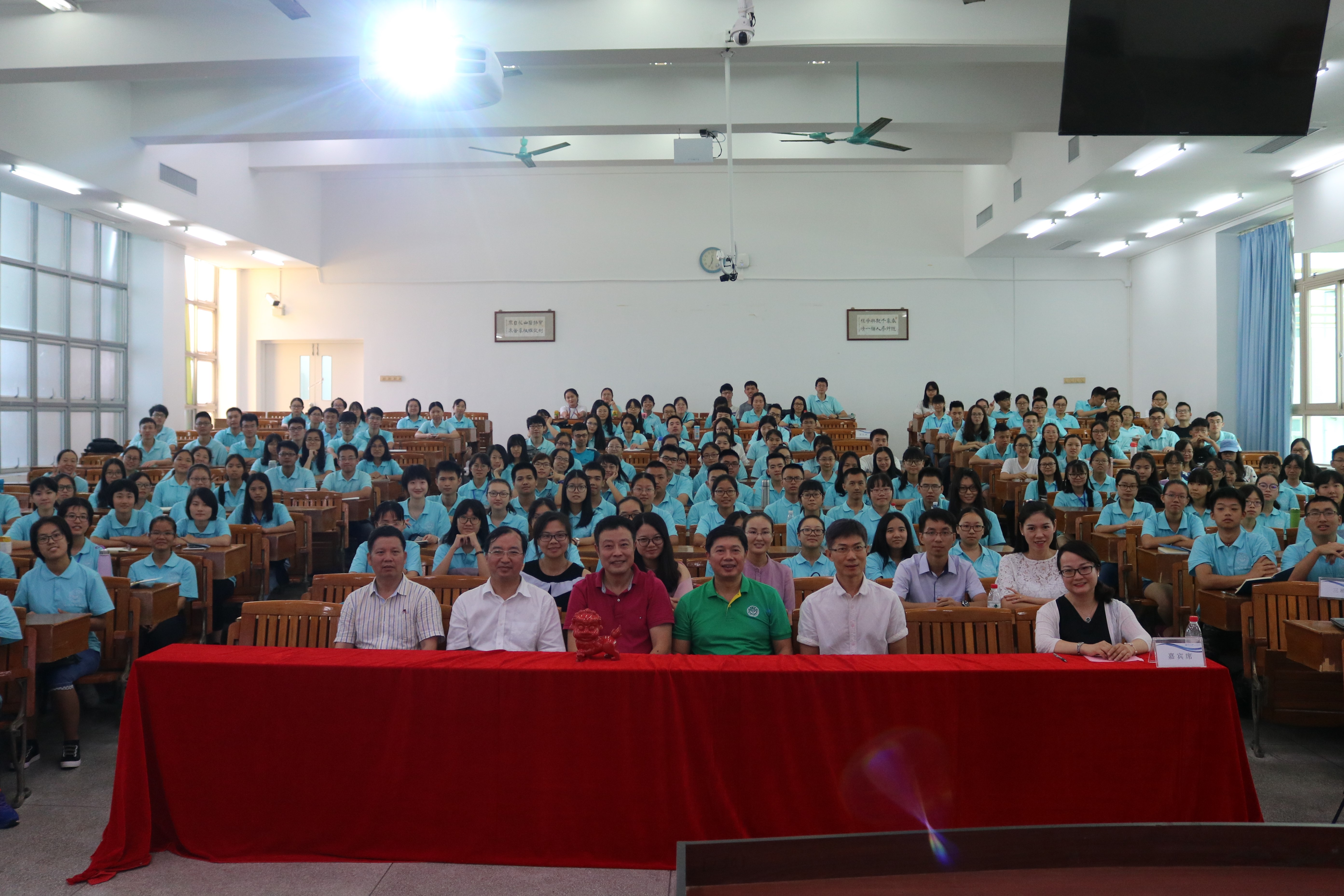 分担风雨，分享阳光——央视著名气象主持人宋英杰老师为我院新生主讲“大气新生第一课”
