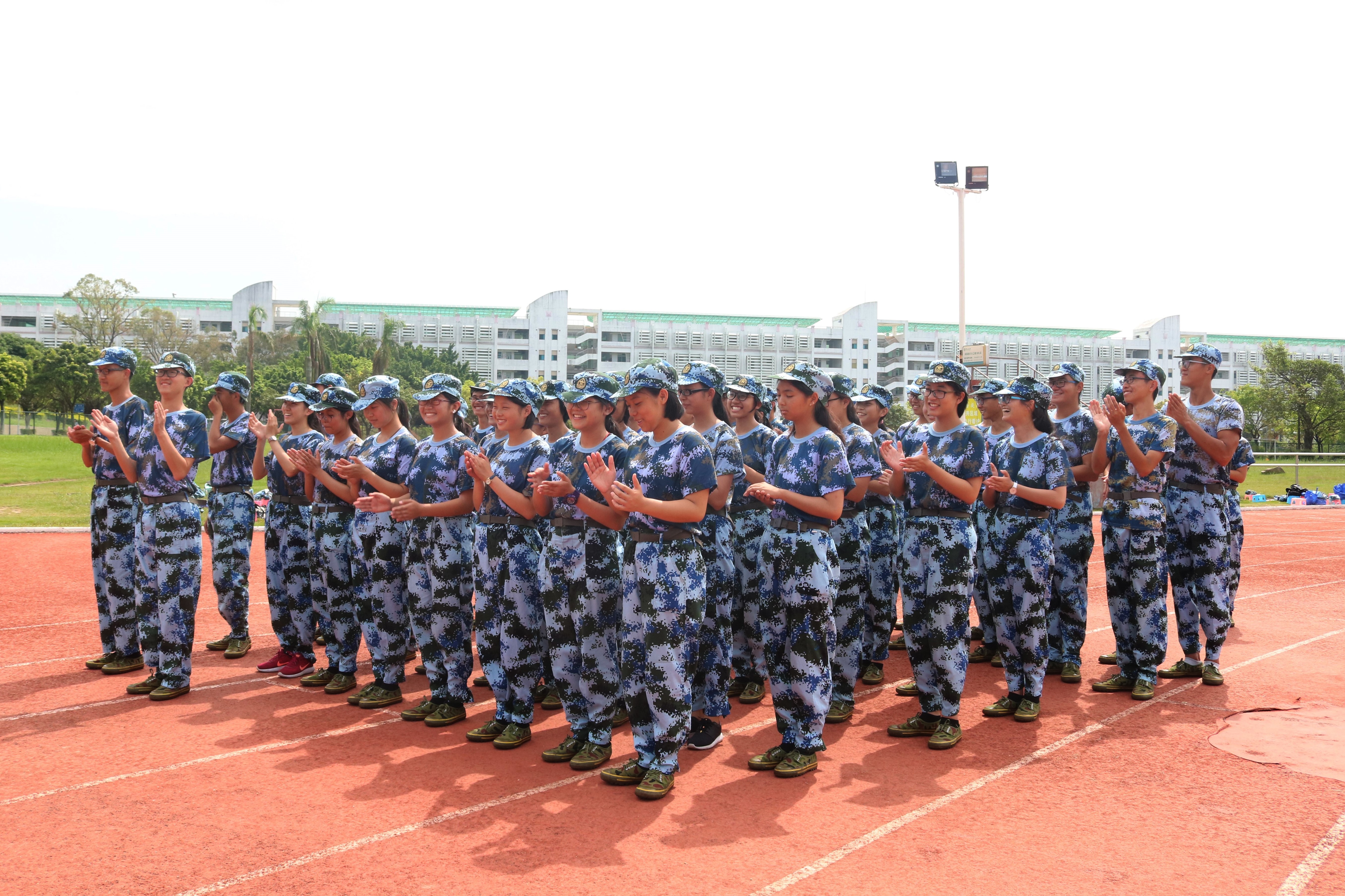春风化雨·军训有你——我院领导、老师看望2017级军训新生