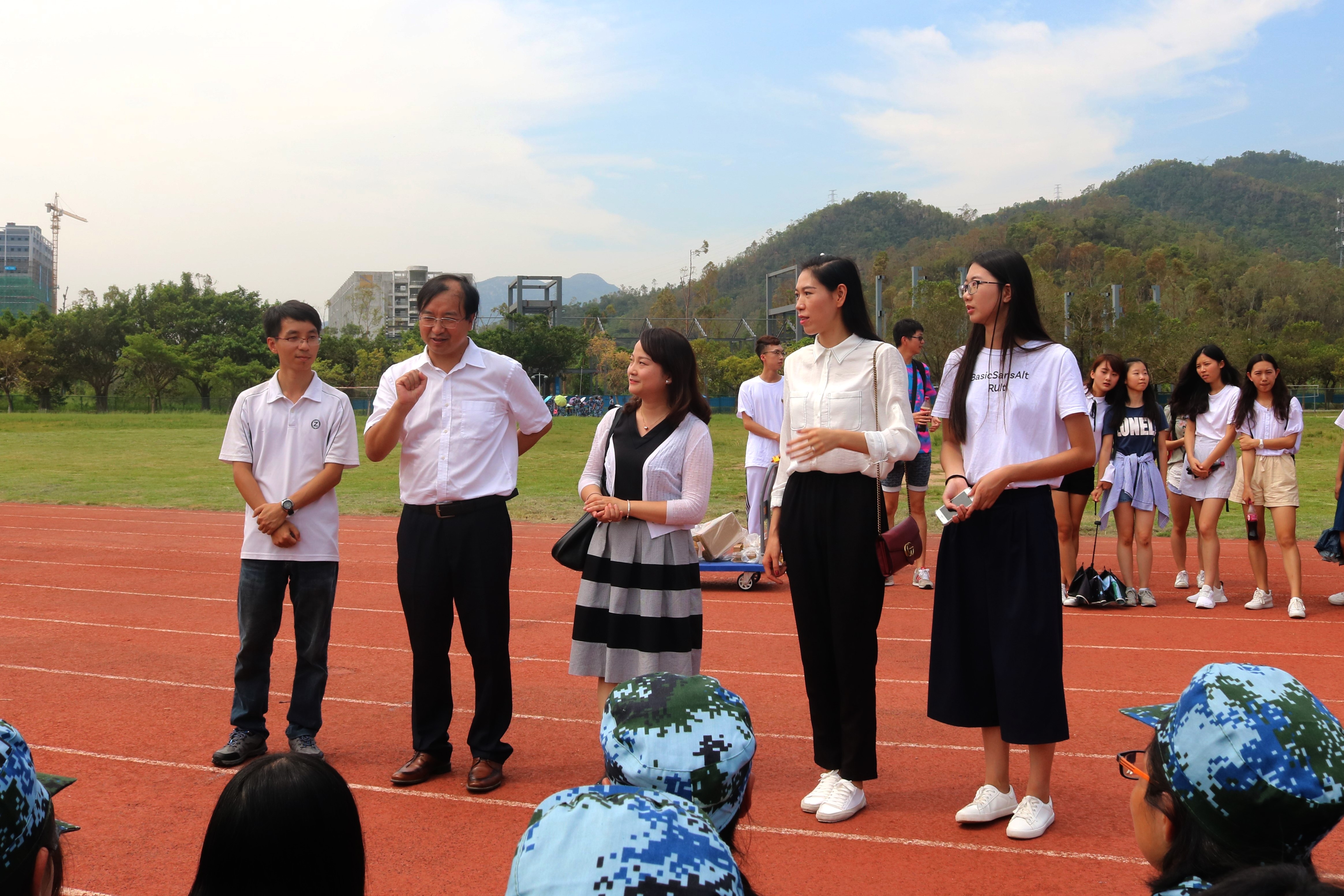 春风化雨·军训有你——我院领导、老师看望2017级军训新生