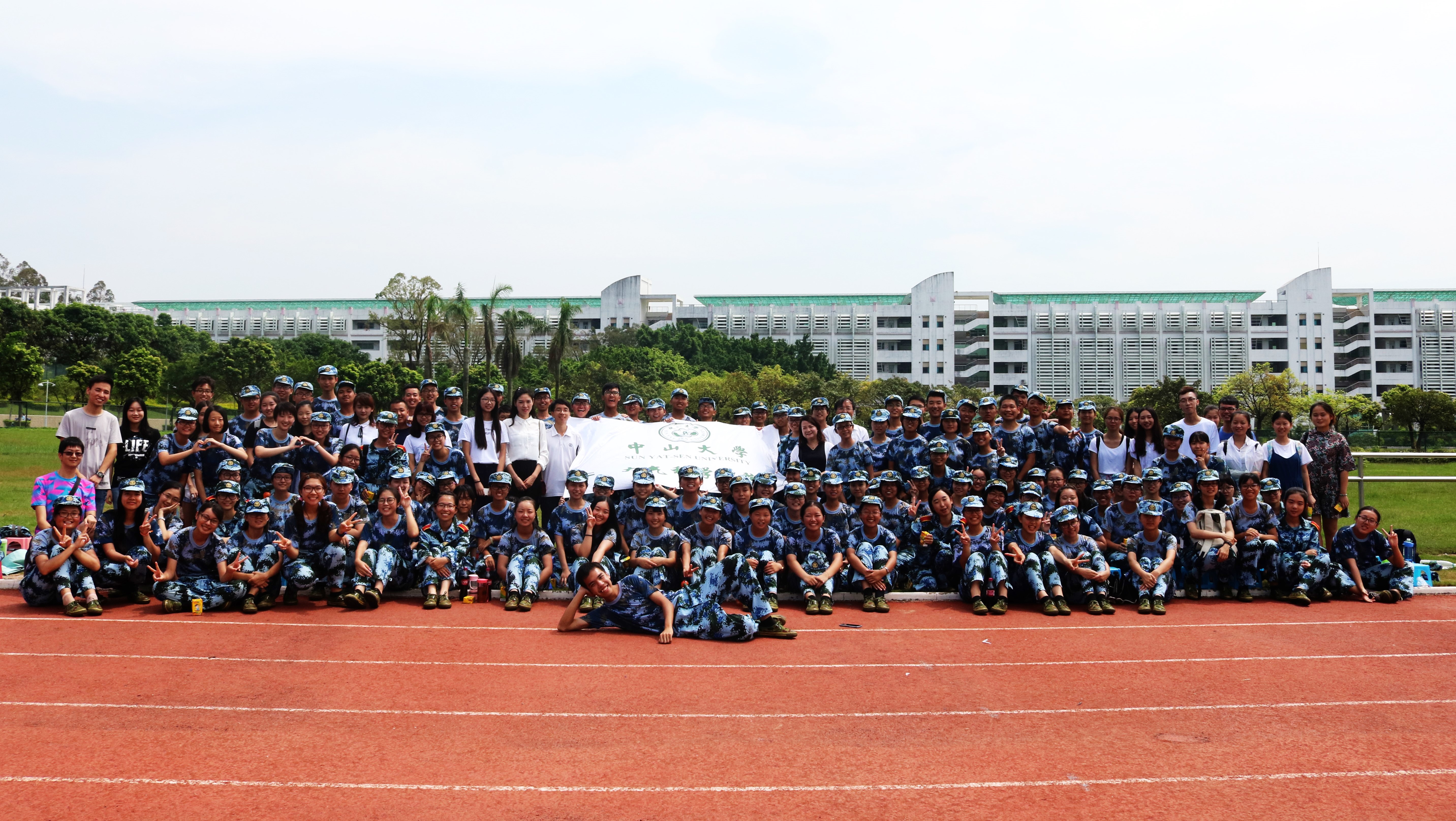 春风化雨·军训有你——我院领导、老师看望2017级军训新生