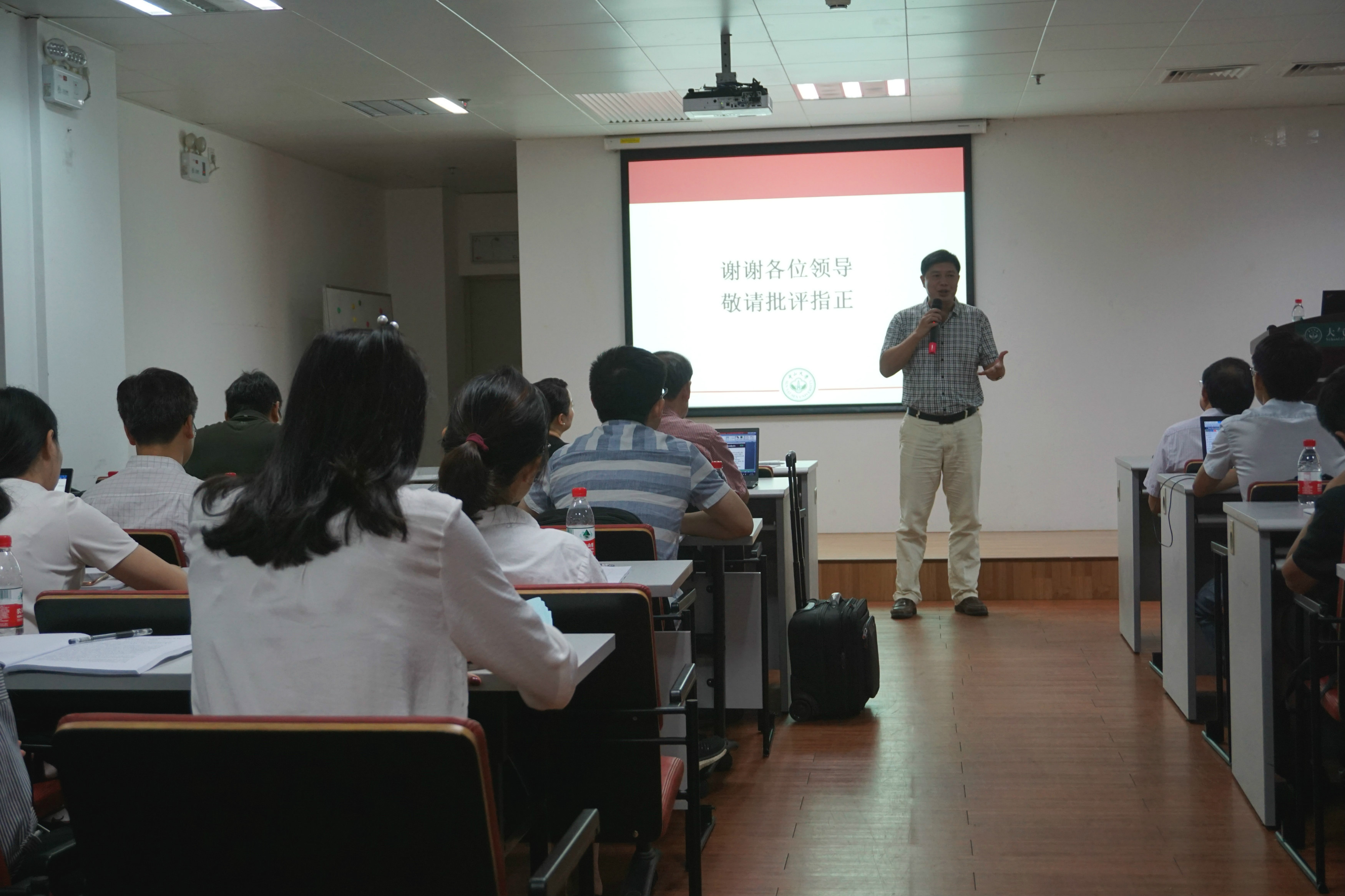 【纪律教育月】讲政治 强党性 严纪律 守规矩——我院召开纪律教育月专题辅导报告会