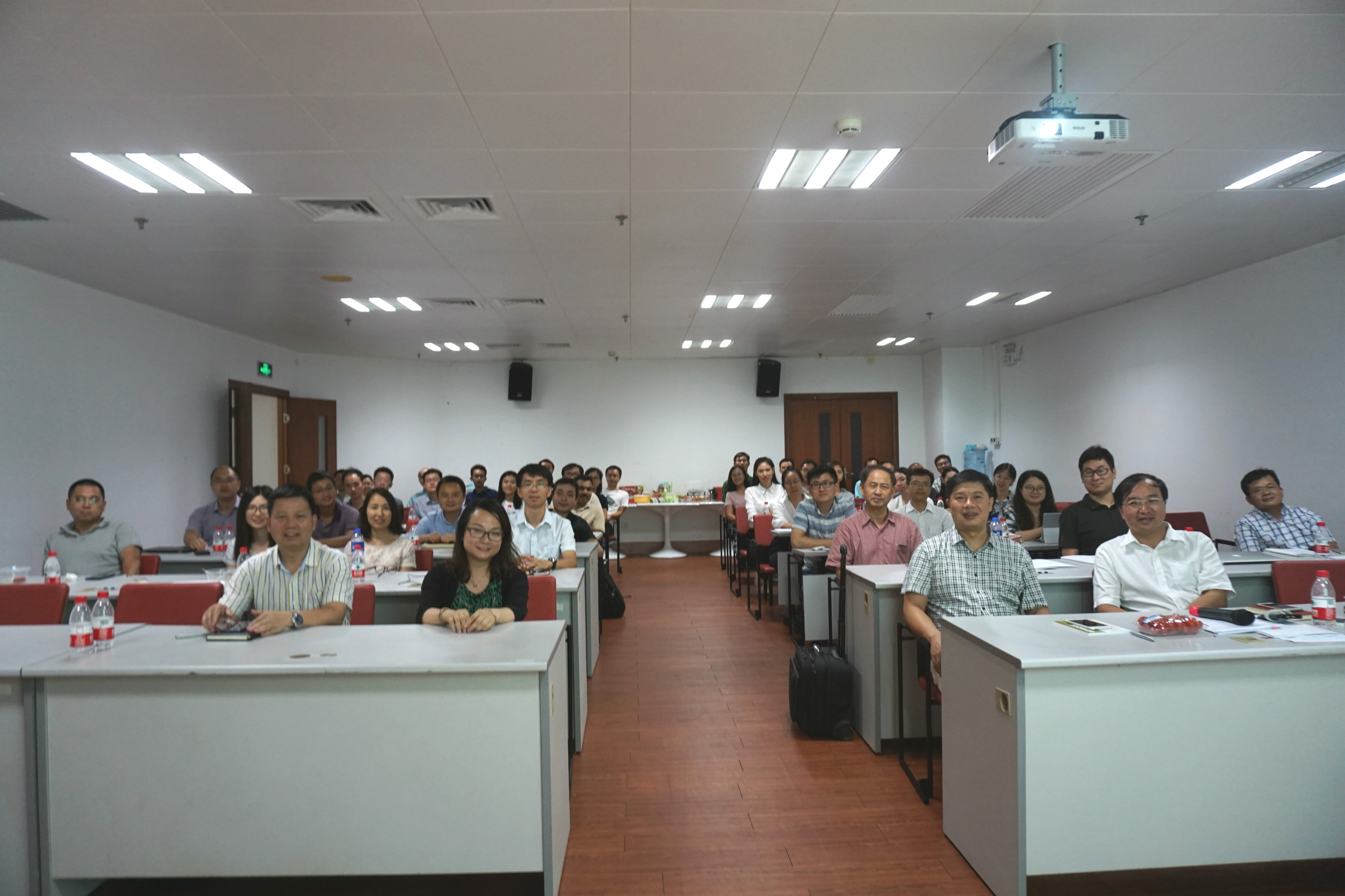 凝聚共识，同心奋进，乘势而为，谋求超越——我院召开全体教职工大会学习落实学校2017年秋季工作会议精神